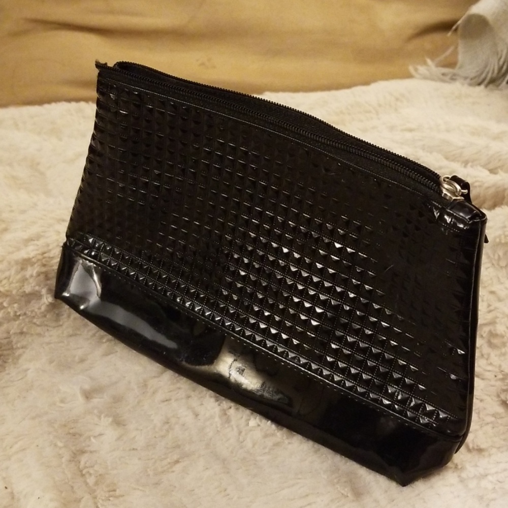 5/25$ Black patent leather makeup bag
